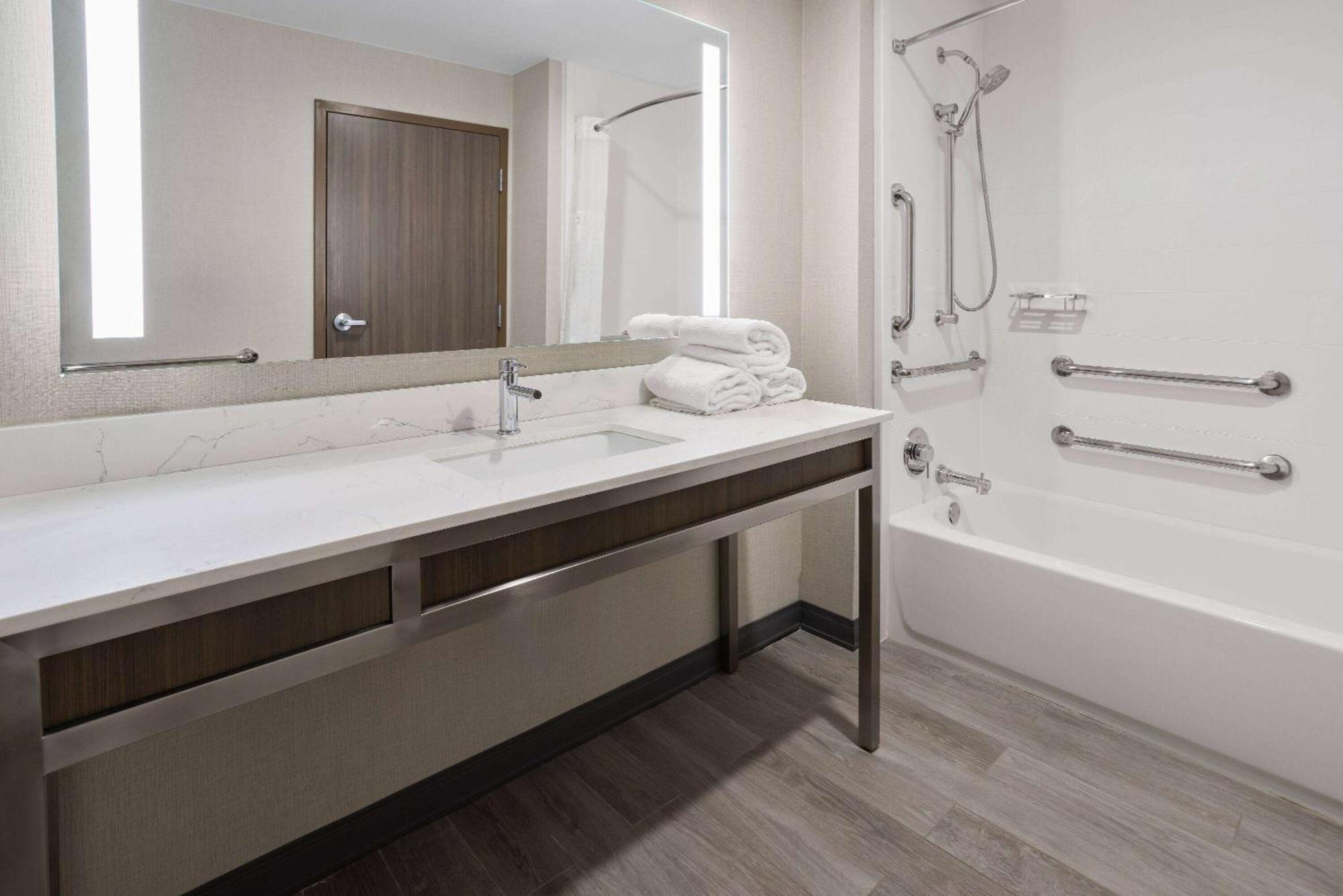 La Quinta Inn & Suites By Wyndham Locust Grove Ngoại thất bức ảnh